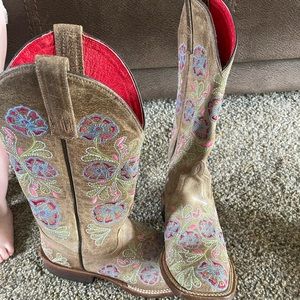 Like new Macie Bean western boots size 7.5 but run big